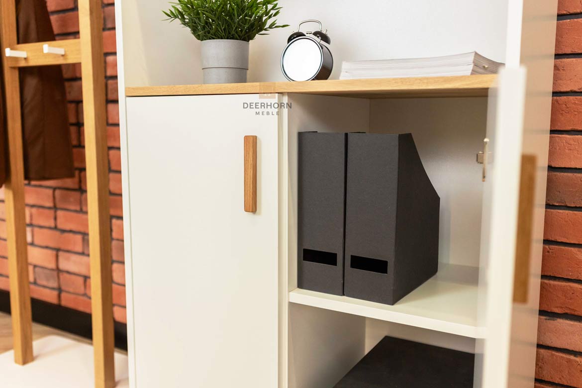 Weißer halboffener Aktenschrank mit Einlegeböden
