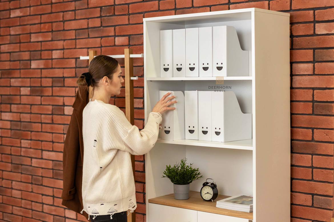 Weißer halboffener Aktenschrank mit Einlegeböden