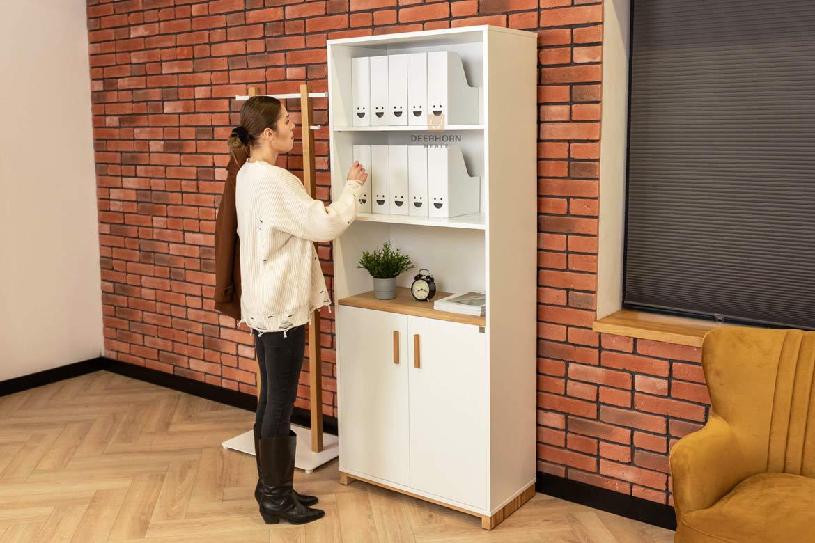 Weißer halboffener Aktenschrank mit Einlegeböden