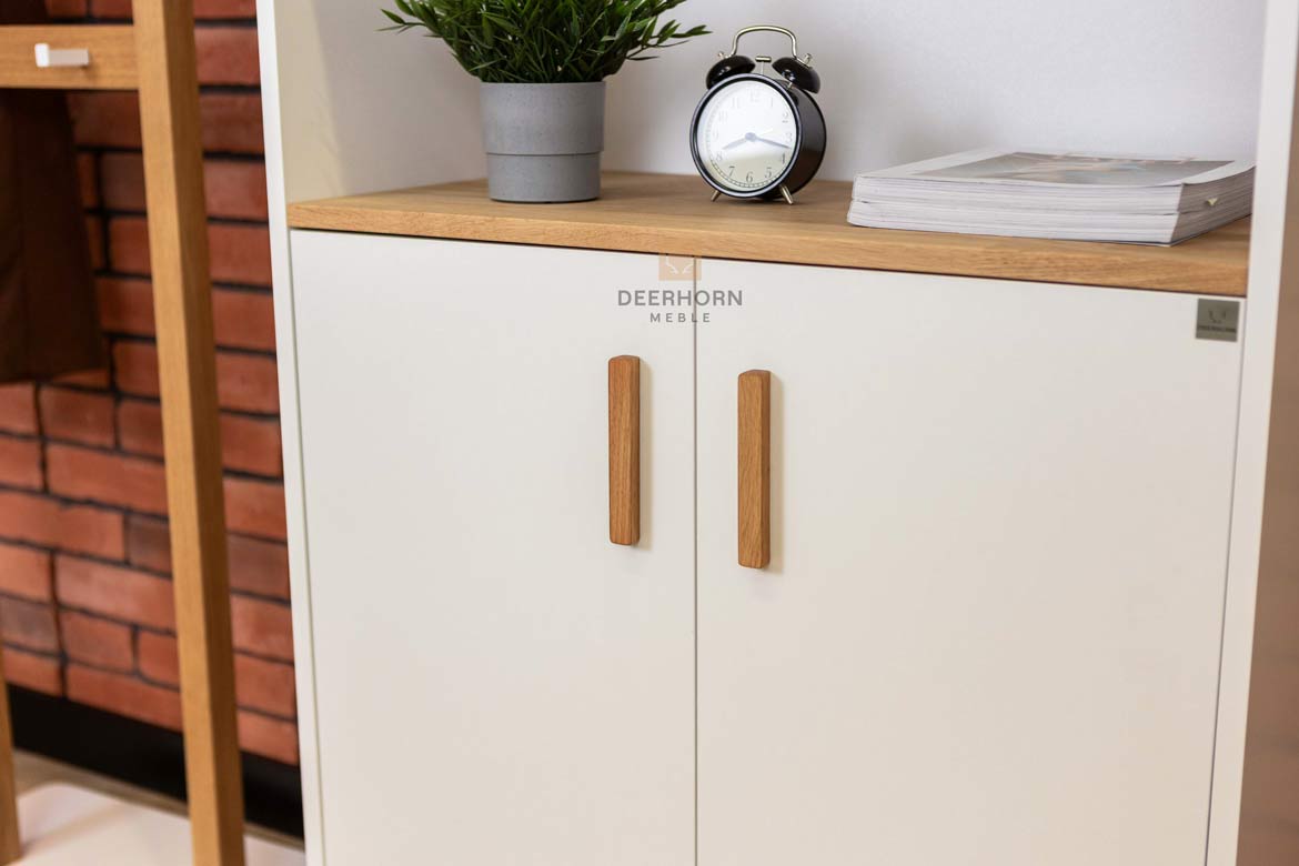 Weißer halboffener Aktenschrank mit Einlegeböden
