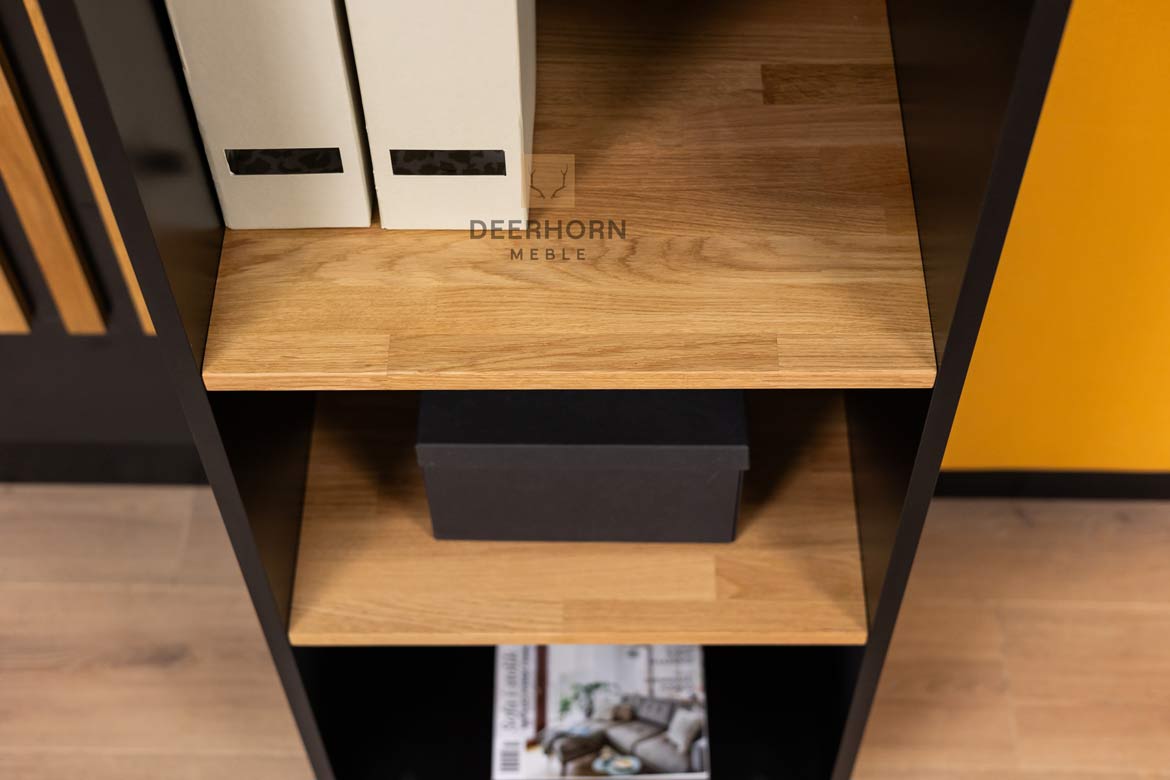 Schwarzer Hochregistraturschrank