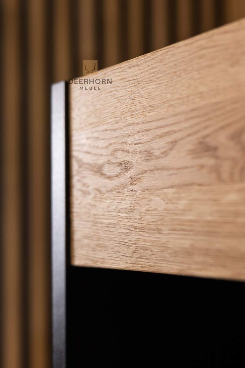 Schwarzer Hochregistraturschrank