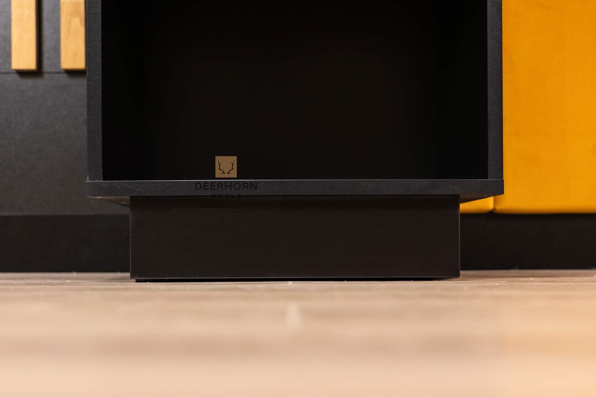 Schwarzer Hochregistraturschrank