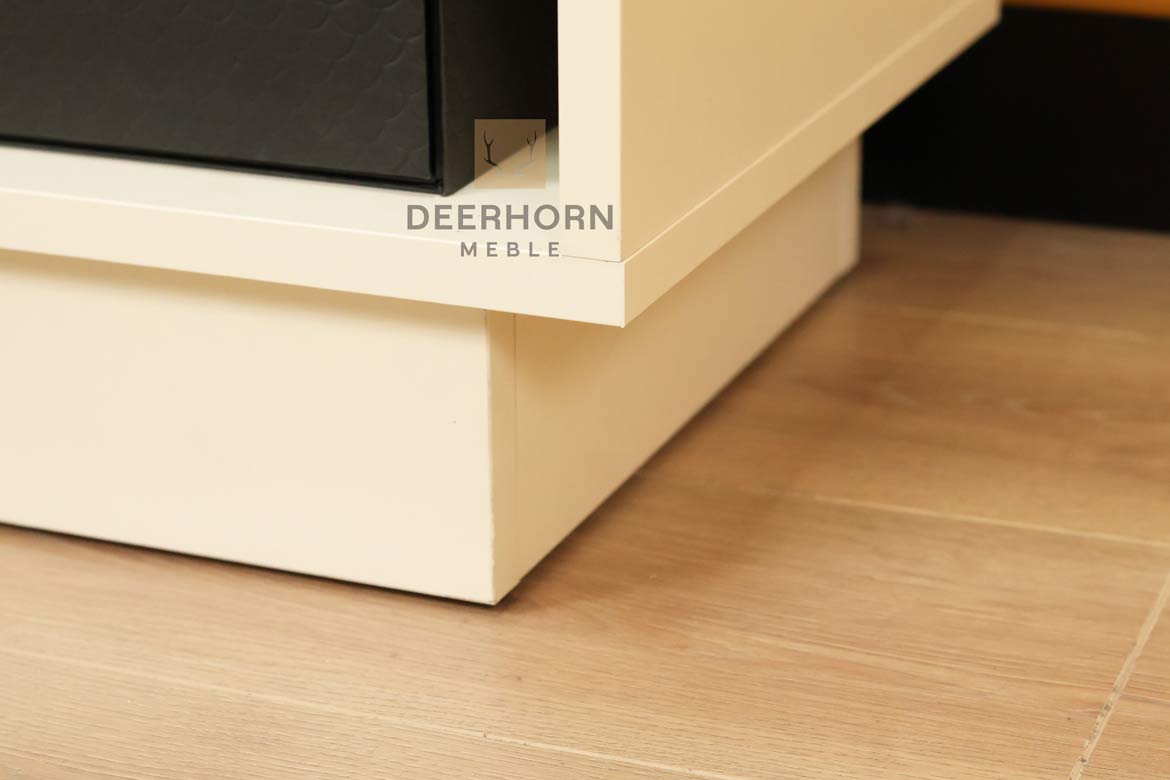 Modernes Bücherregal für das Büro und Home Office
