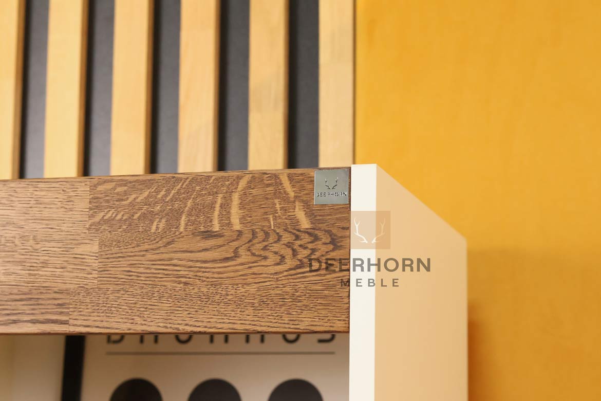Modernes Bücherregal für das Büro und Home Office