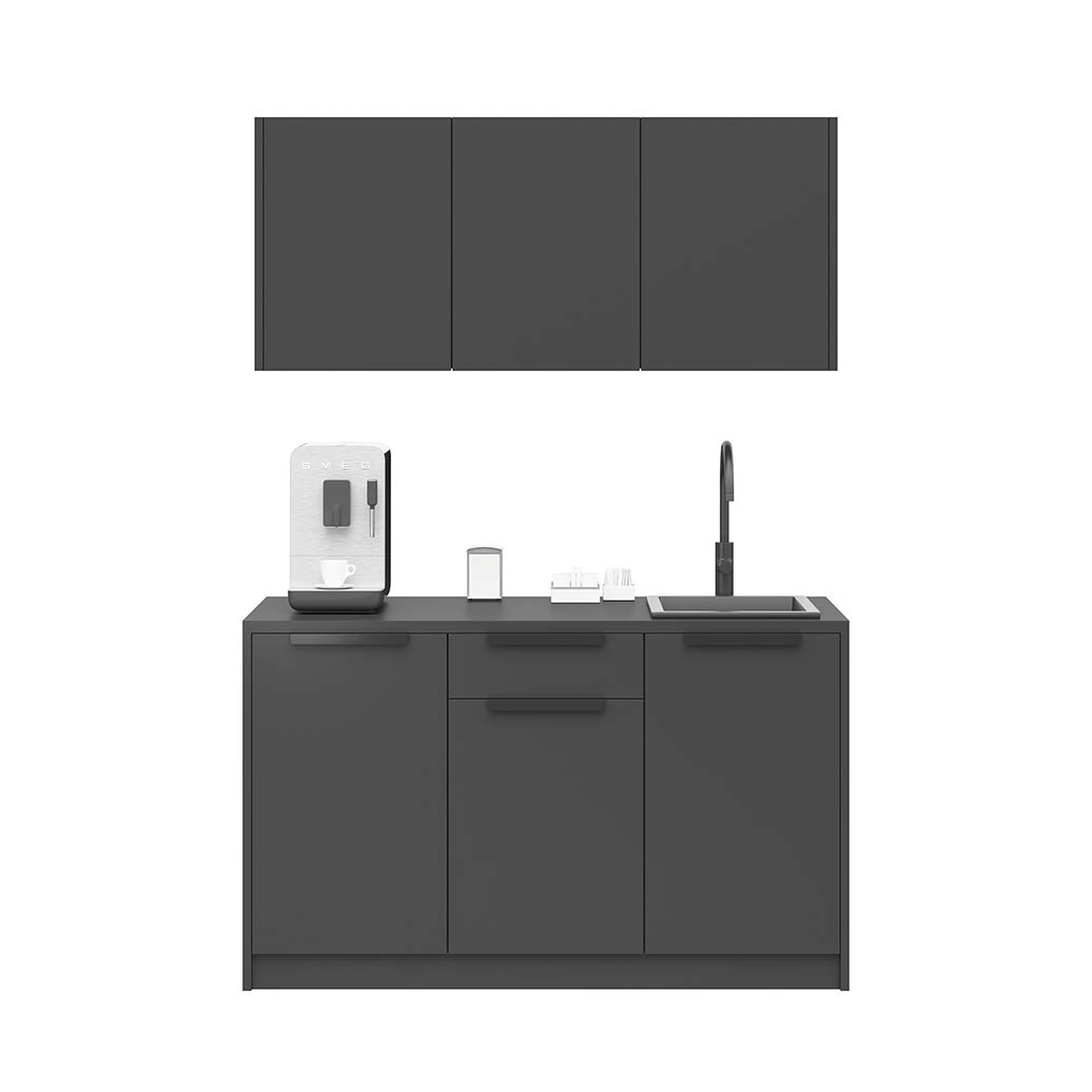 Kleine Küche, schwarz mit Schränken mit Beschlägen und Installation
