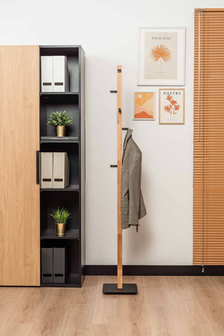 Freistehender Büroaufhänger Kari schwarz