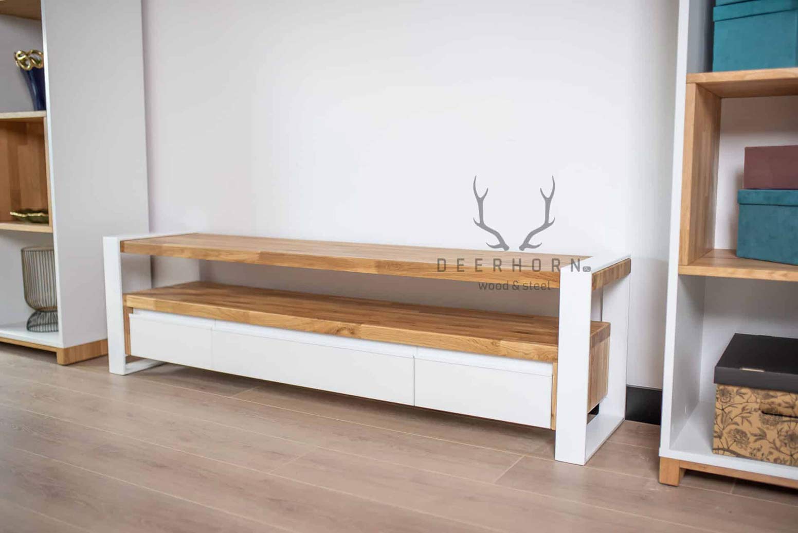 Weißes Holz und Metall Loft Industrie RTV Schrank Premium