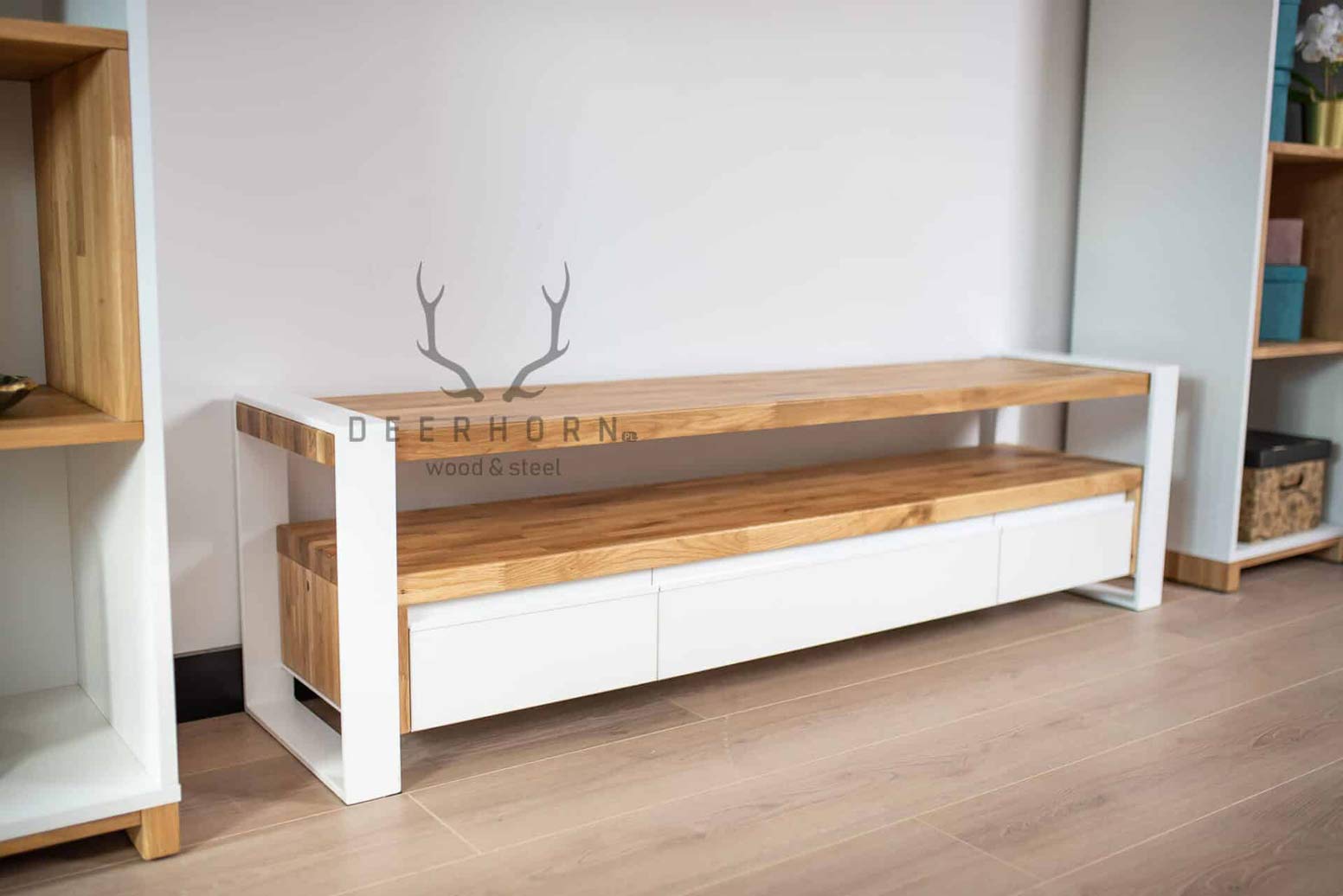 Weißes Holz und Metall Loft Industrie RTV Schrank Premium