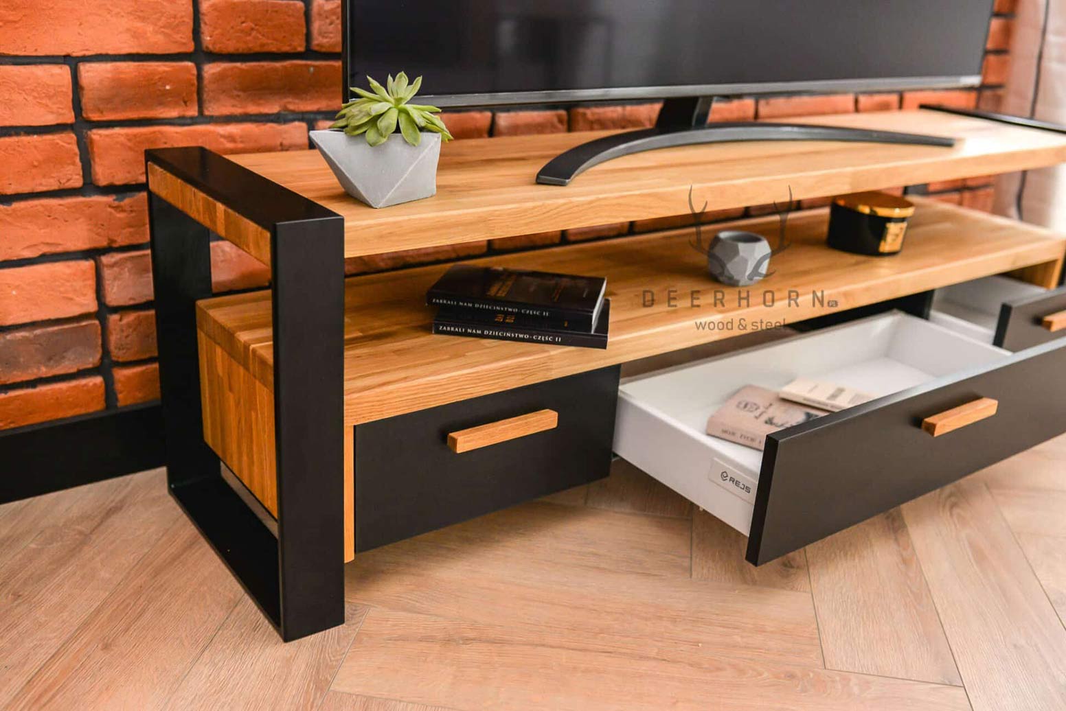 Moderner RTV-Schrank mit Schubladen aus Holz und Metall