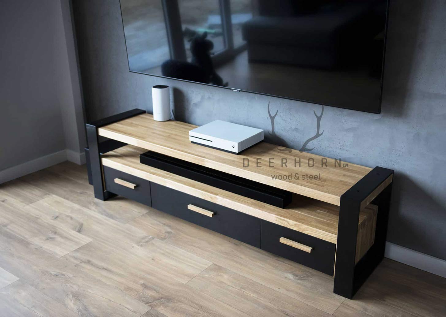 Moderner RTV-Schrank mit Schubladen aus Holz und Metall