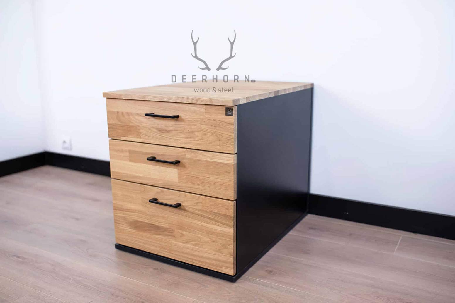 Eichenholzsockel mit Schubladen für Schreibtisch mit Holzplatte