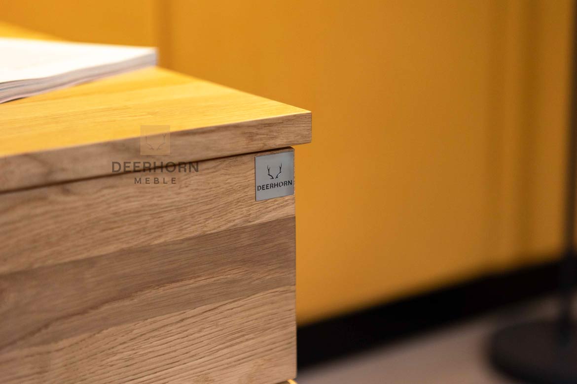 Eichenholzsockel mit Schubladen für Schreibtisch mit Holzplatte