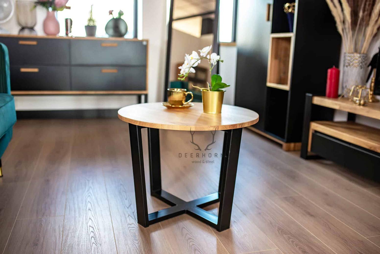 Runder Couchtisch mit Holzplatte