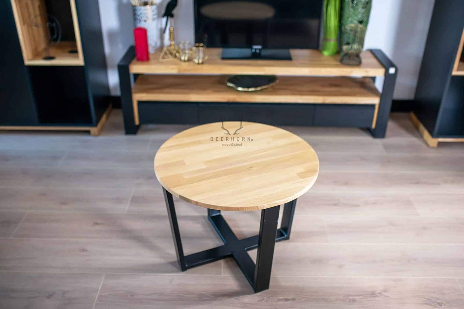 Runder Couchtisch mit Holzplatte