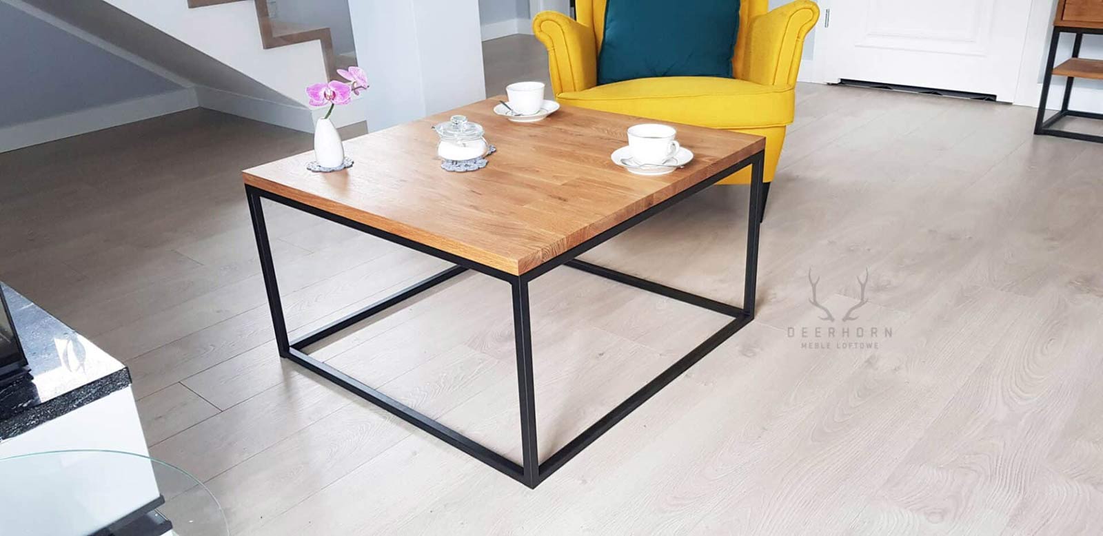Loft Couchtisch mit Eichenplatte 80x80cm