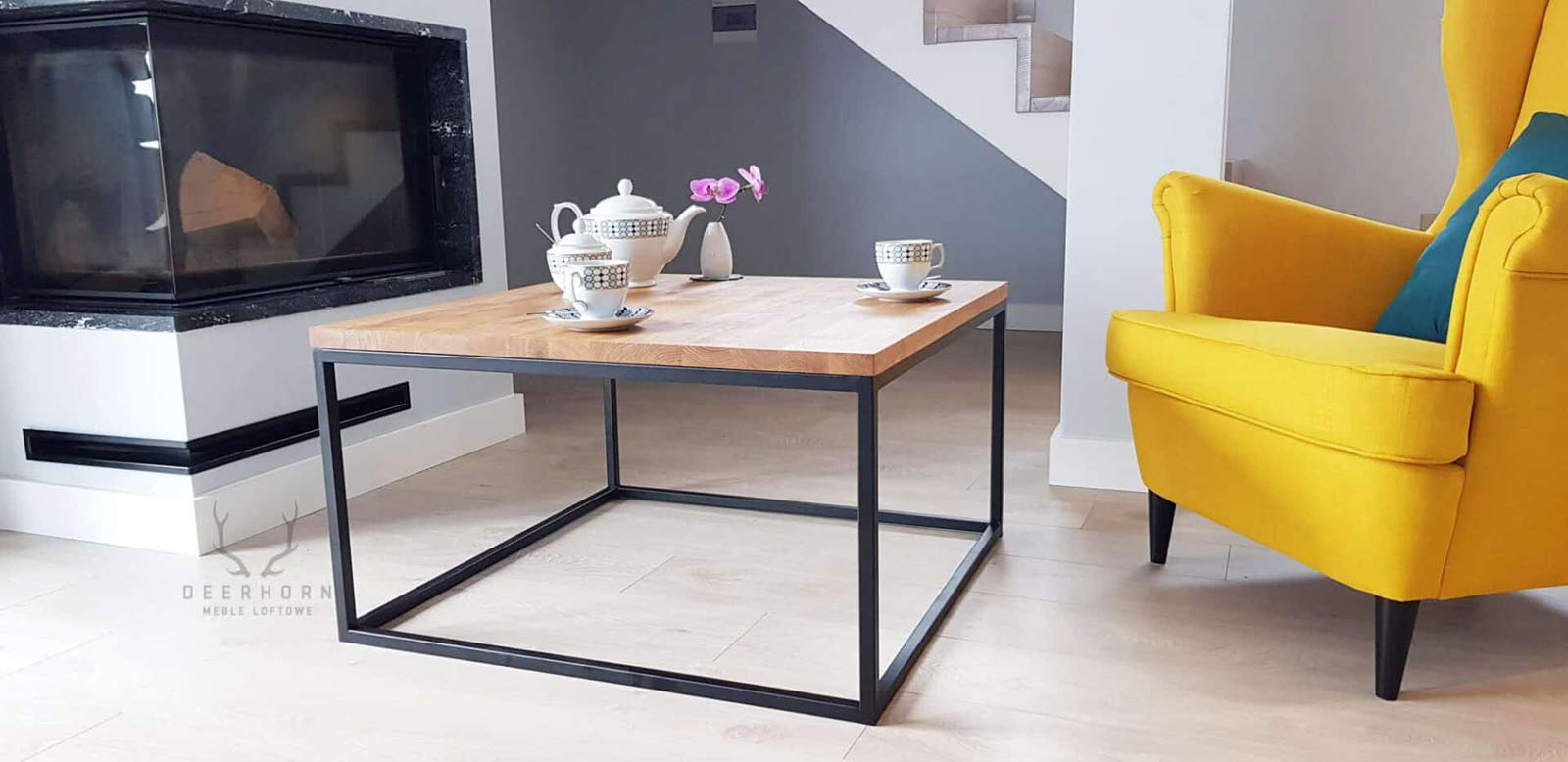 Loft Couchtisch mit Eichenplatte 80x80cm
