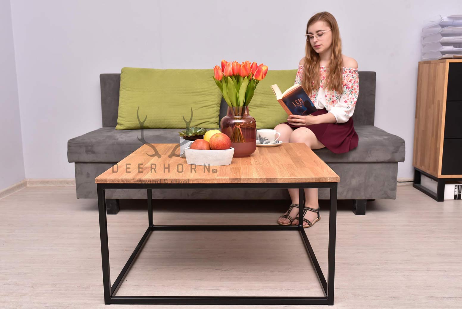 Loft Couchtisch mit Eichenplatte 80x80cm