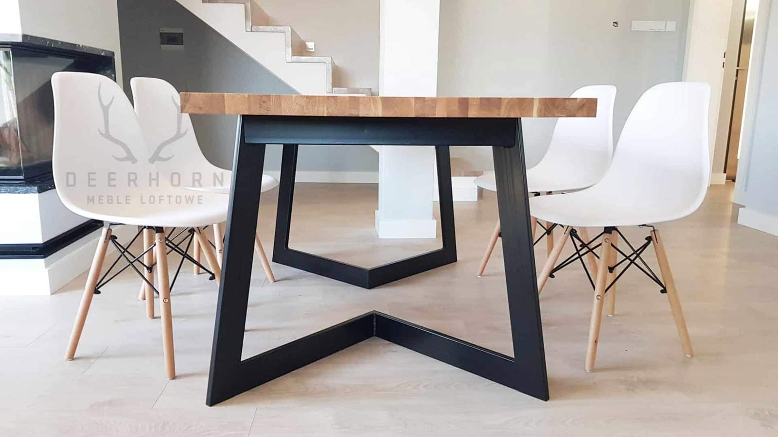 Tisch mit Eichenplatte "future style" Loft