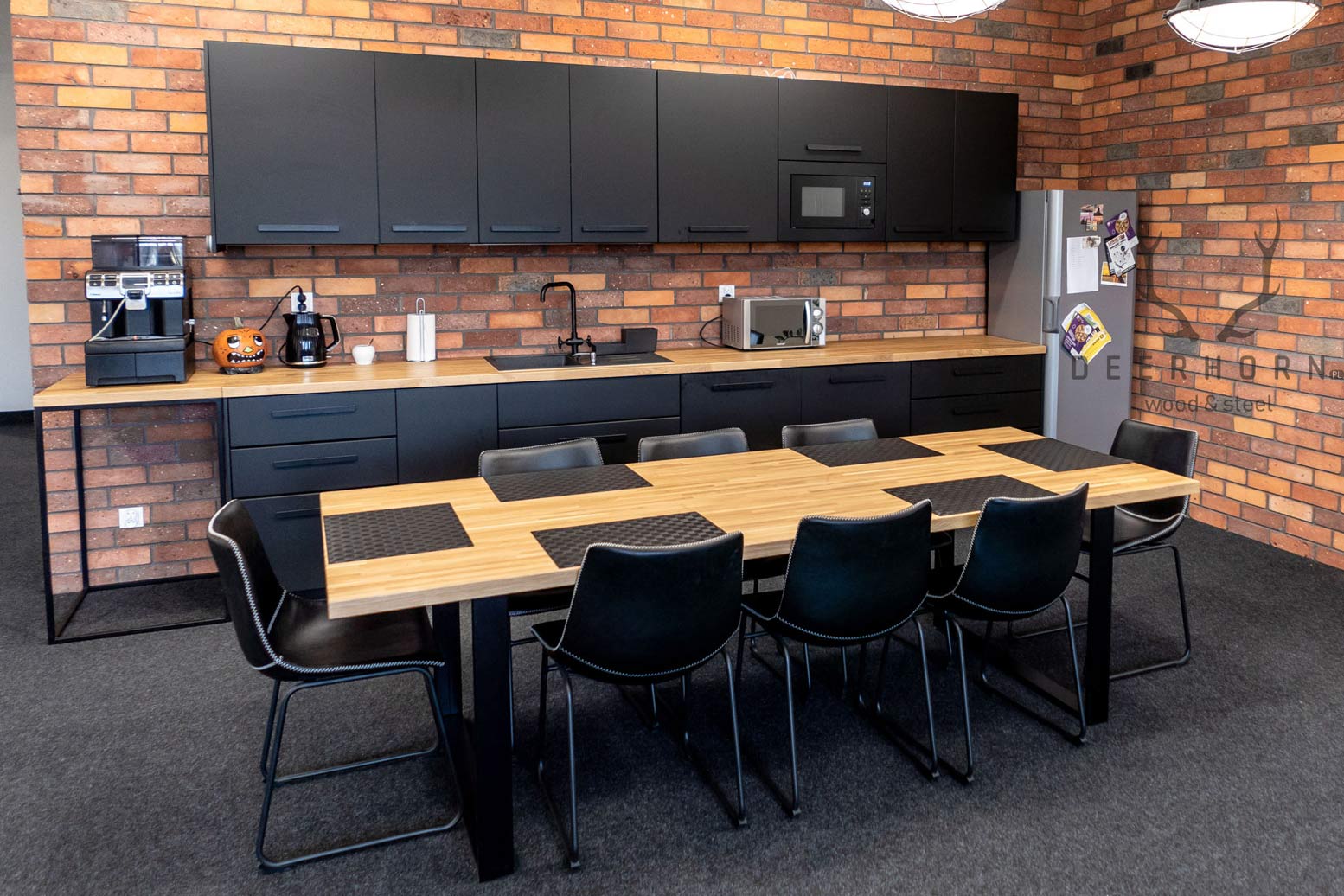 Tisch mit Holzplatte 250x100cm für acht Personen