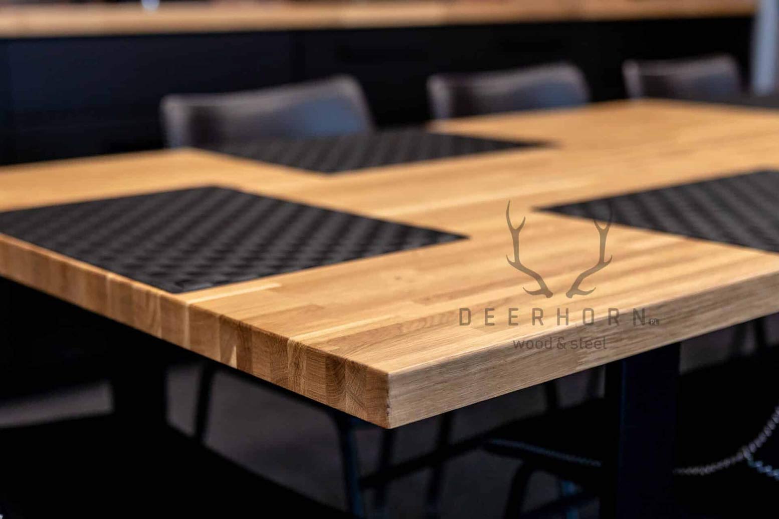 Tisch mit Holzplatte 250x100cm für acht Personen