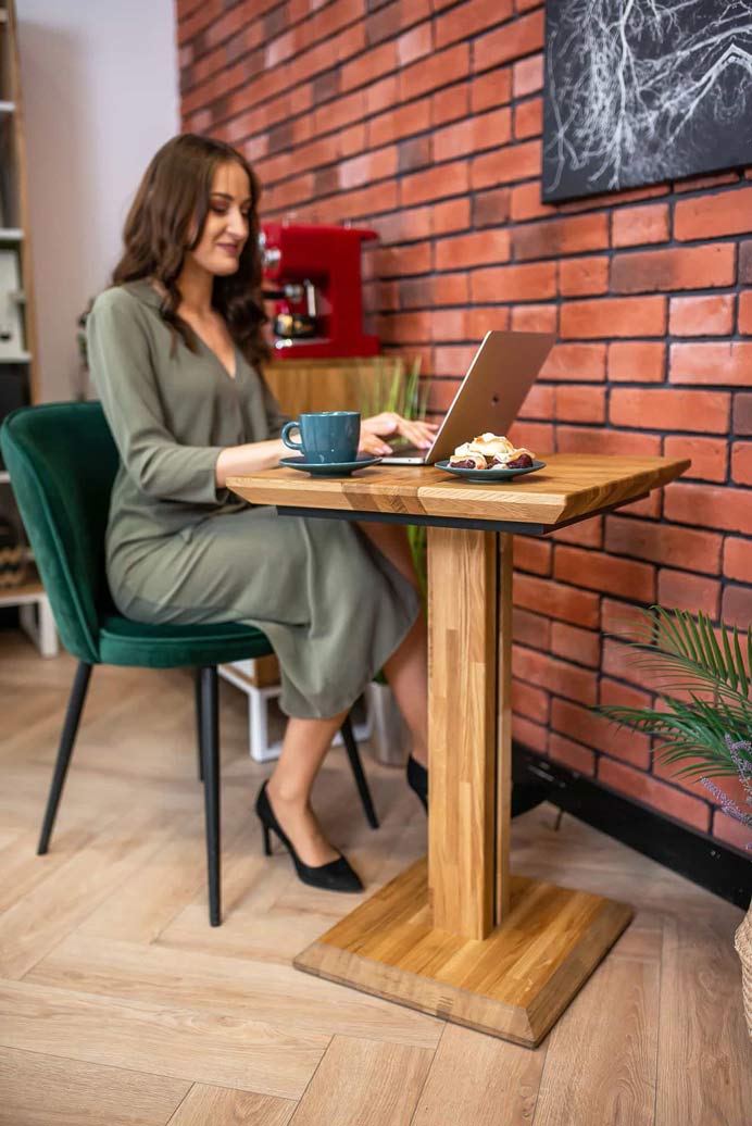 Quadratischer Holztisch für Coworking-Büros, Cafés, Restaurants