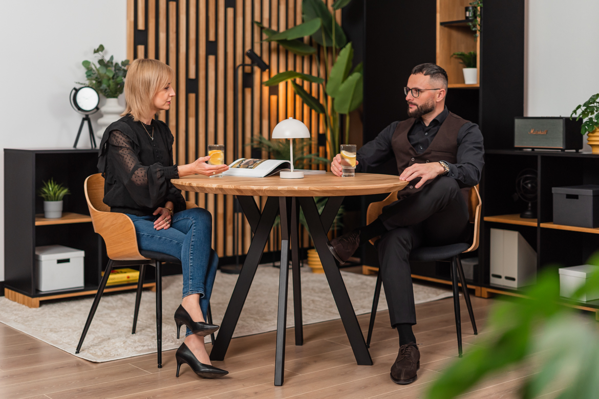 Runder Tisch aus Eiche in Naturfarbe