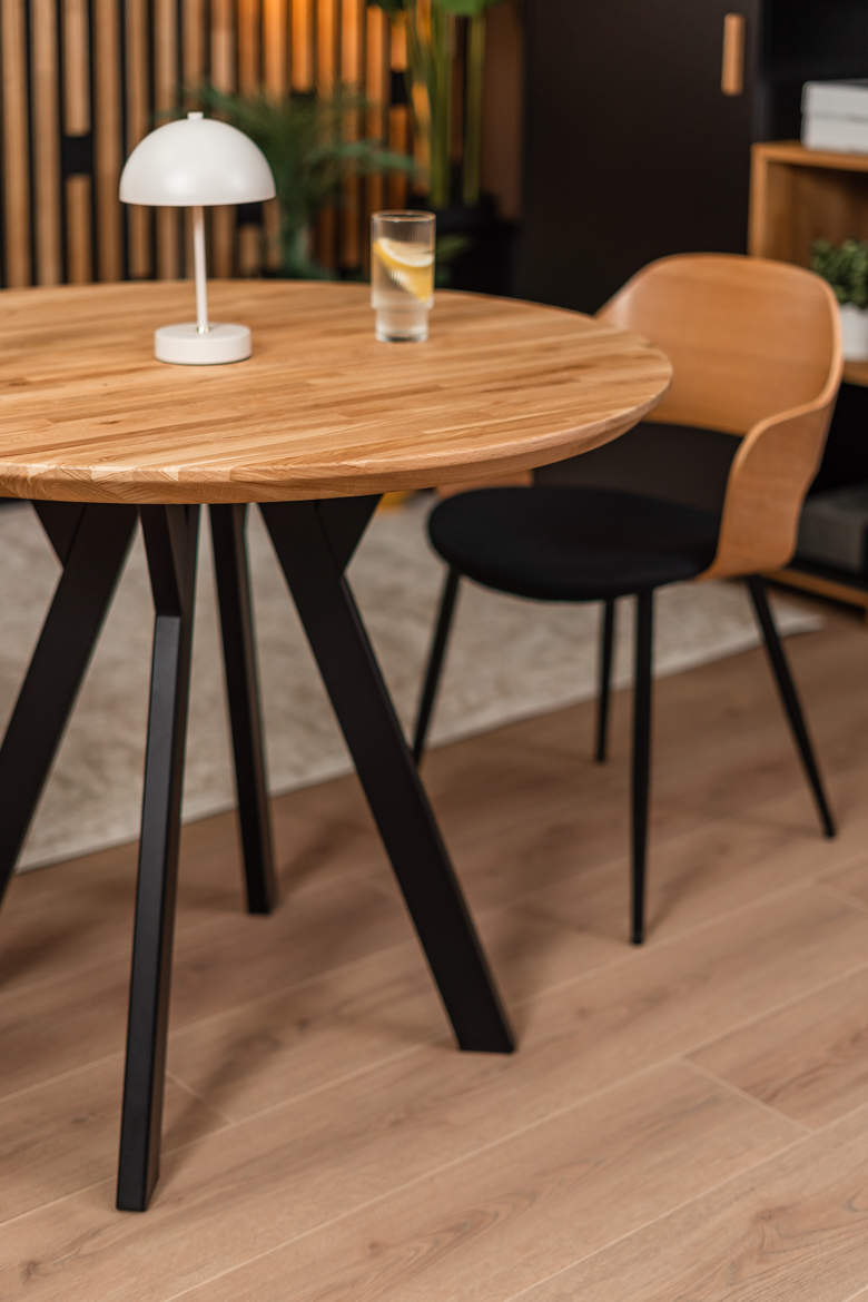Runder Tisch aus Eiche in Naturfarbe
