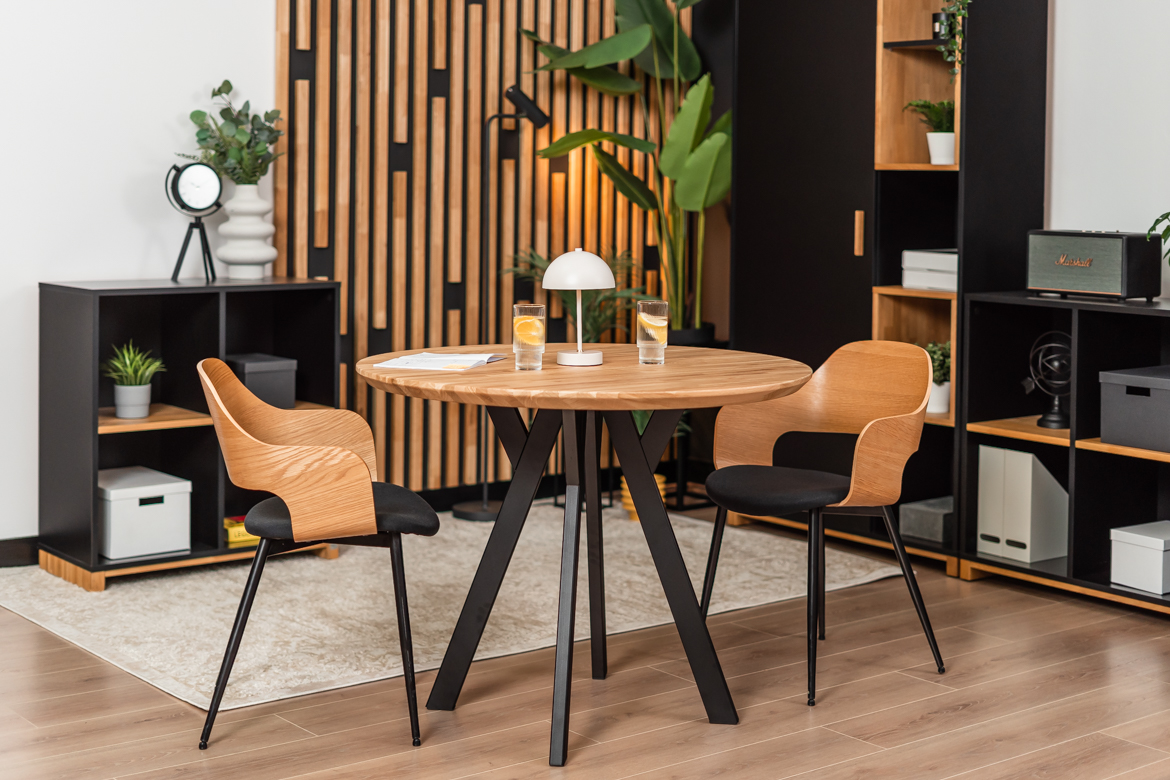 Runder Tisch aus Eiche in Naturfarbe