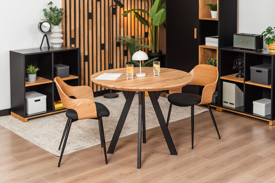 Runder Tisch aus Eiche in Naturfarbe