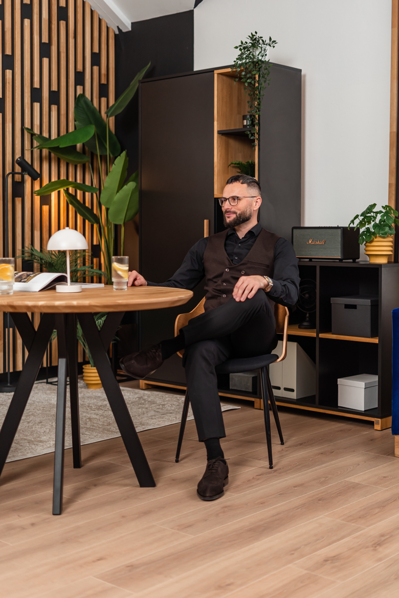 Runder Tisch aus Eiche in Naturfarbe
