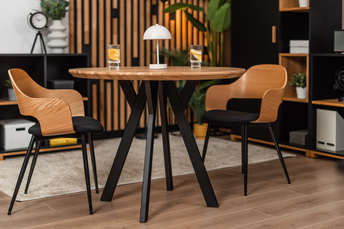 Runder Tisch aus Eiche in Naturfarbe