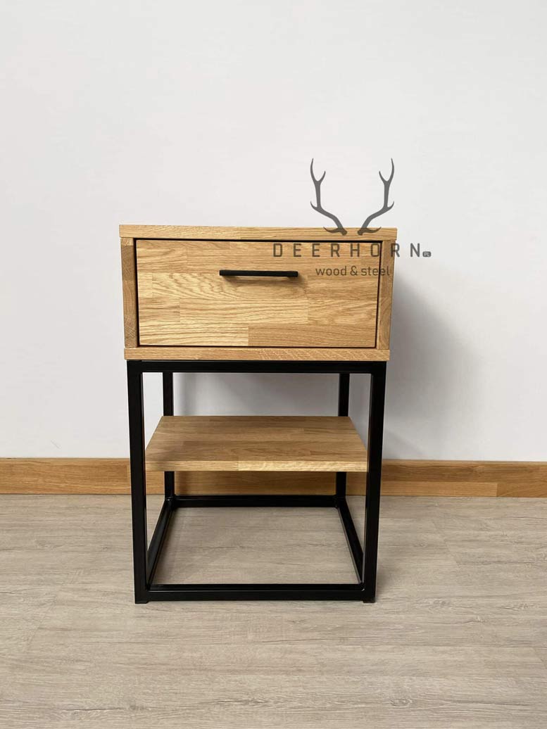 Nachttisch aus Holz und Metall