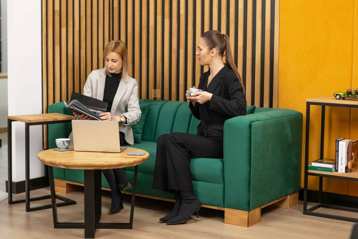 Modernes Dreisitzer-Wohnzimmersofa, aus Samt, flaschengrün