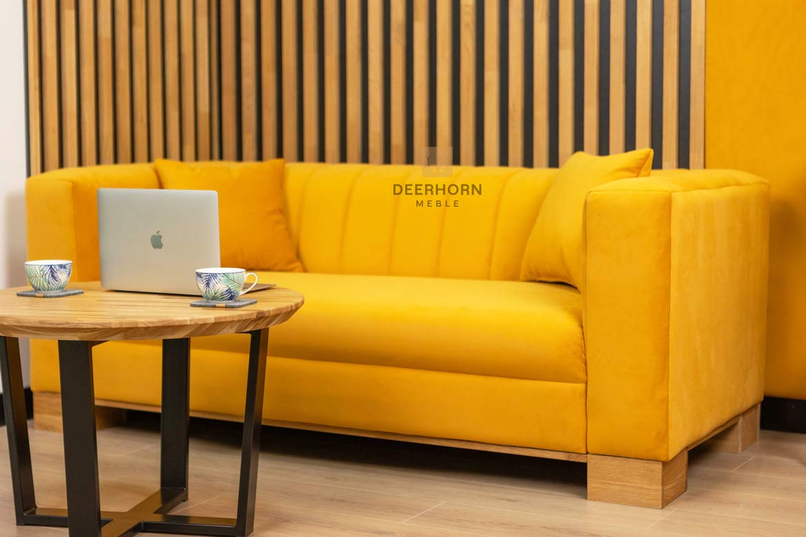 Modernes 3-Sitzer-Sofa, Samt mit Holzbeinen