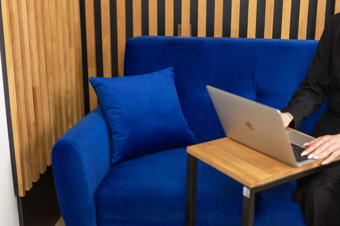 Kleines Sofa für Wartezimmer, Arbeitszimmer, Büro, gepolstert