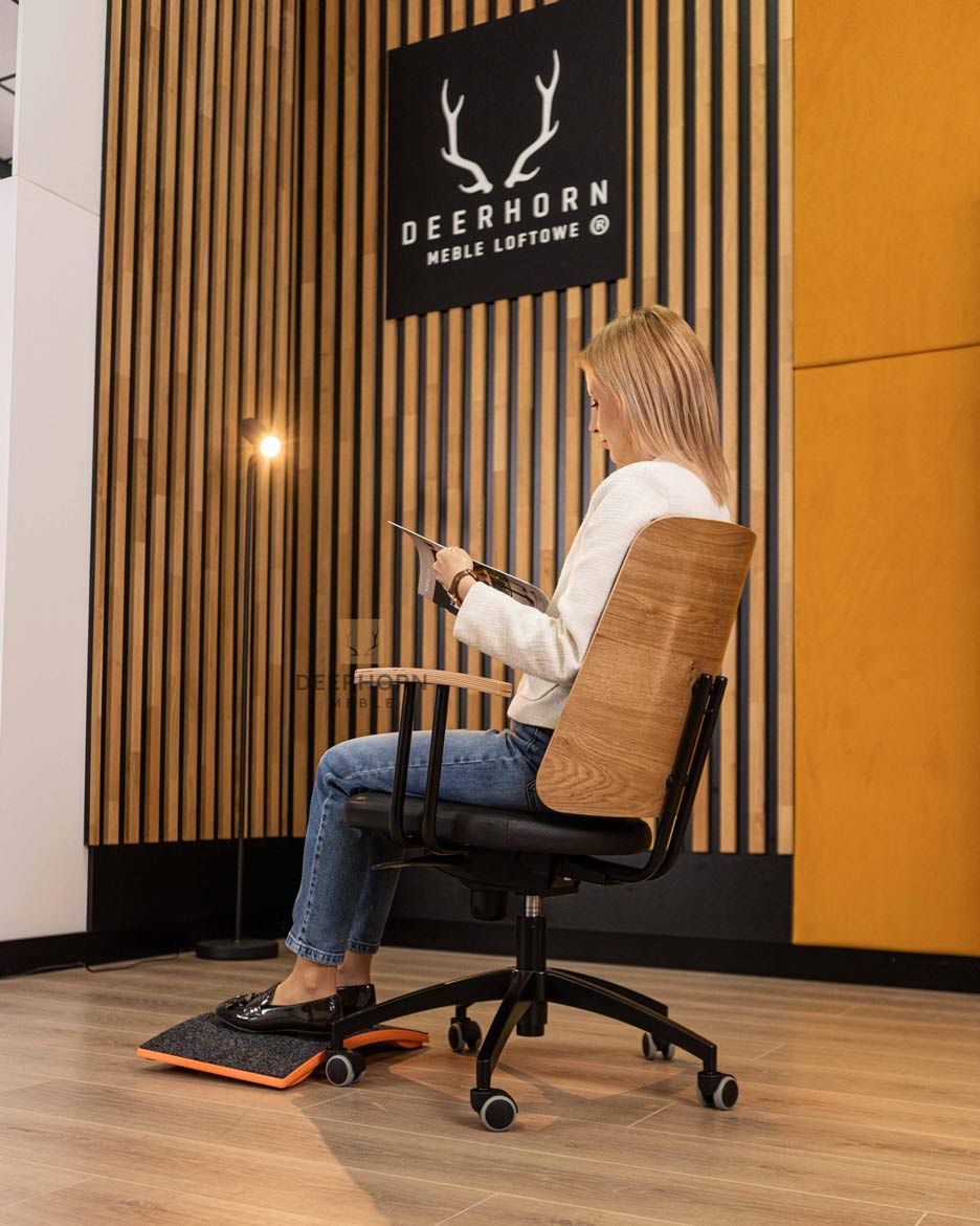 Schreibtischstuhl für das Büro, hergestellt in Polen