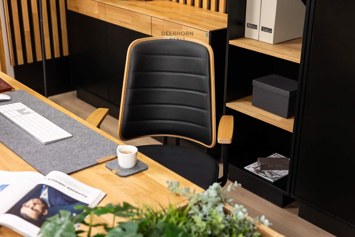 Schreibtischstuhl für das Büro, hergestellt in Polen