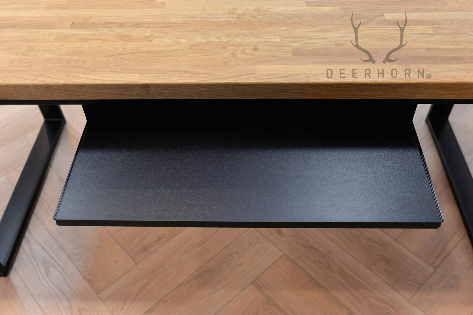 Tastaturablage unter dem Schreibtisch
