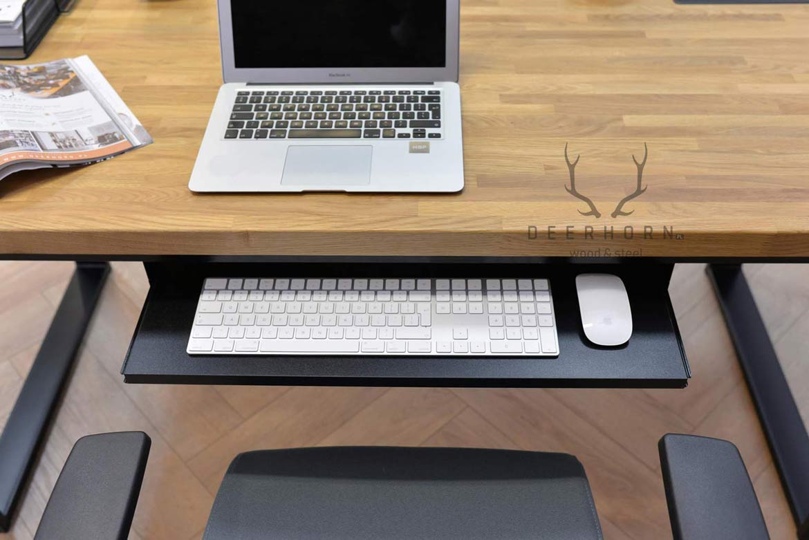Tastaturablage unter dem Schreibtisch
