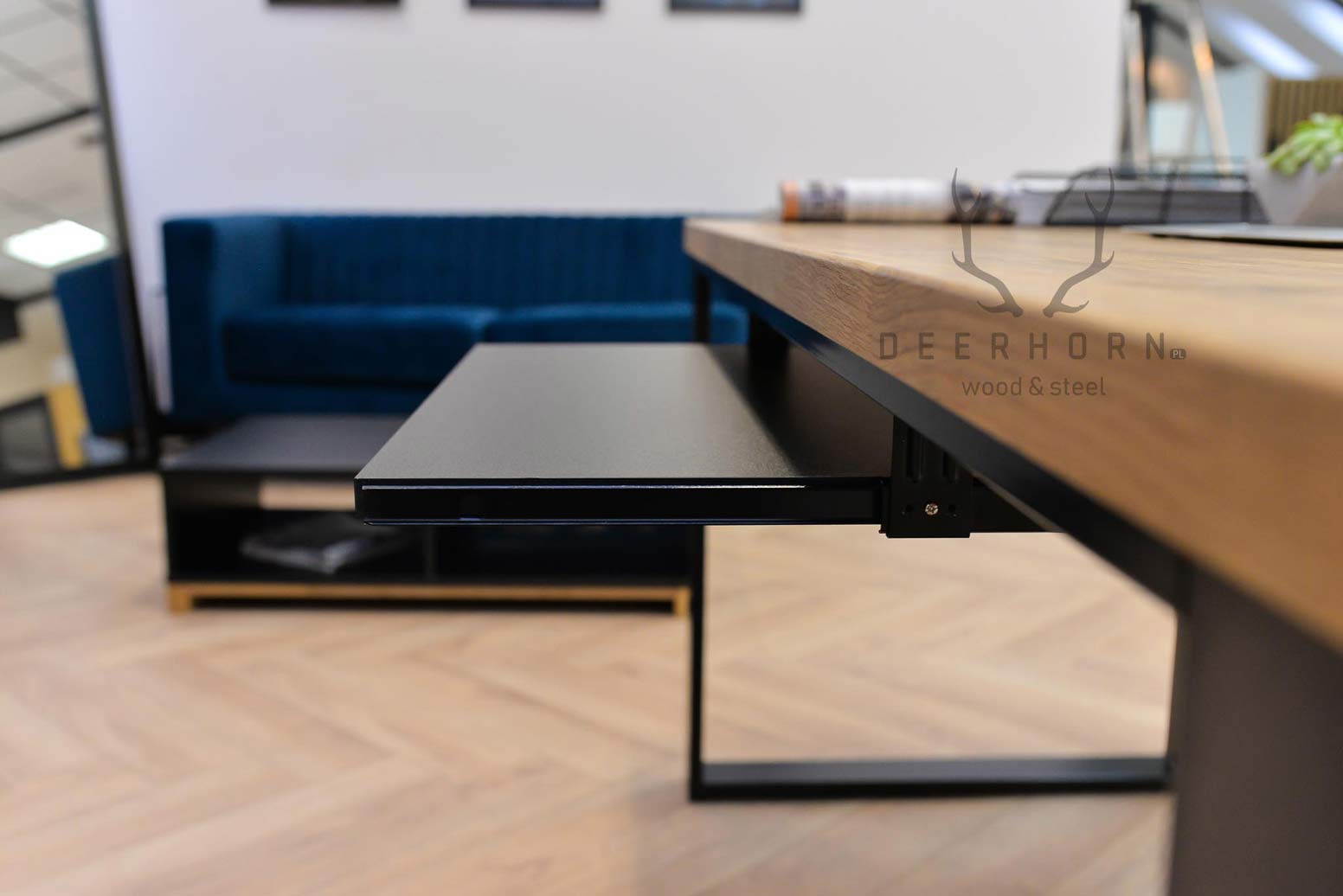 Tastaturablage unter dem Schreibtisch