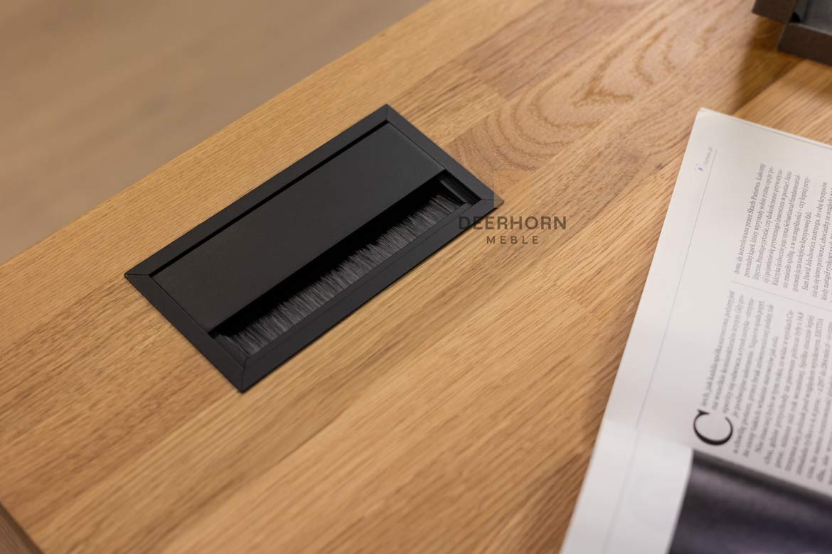 Kabeldurchführung für den Schreibtisch aus Aluminium. Kabeldurchführung für den Schreibtisch 160x80mm