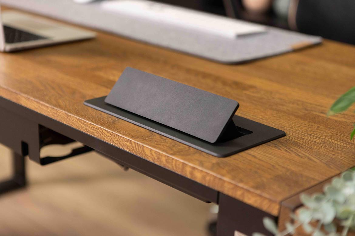 Schwarzes versenktes Tischverlängerungskabel mit USB-C