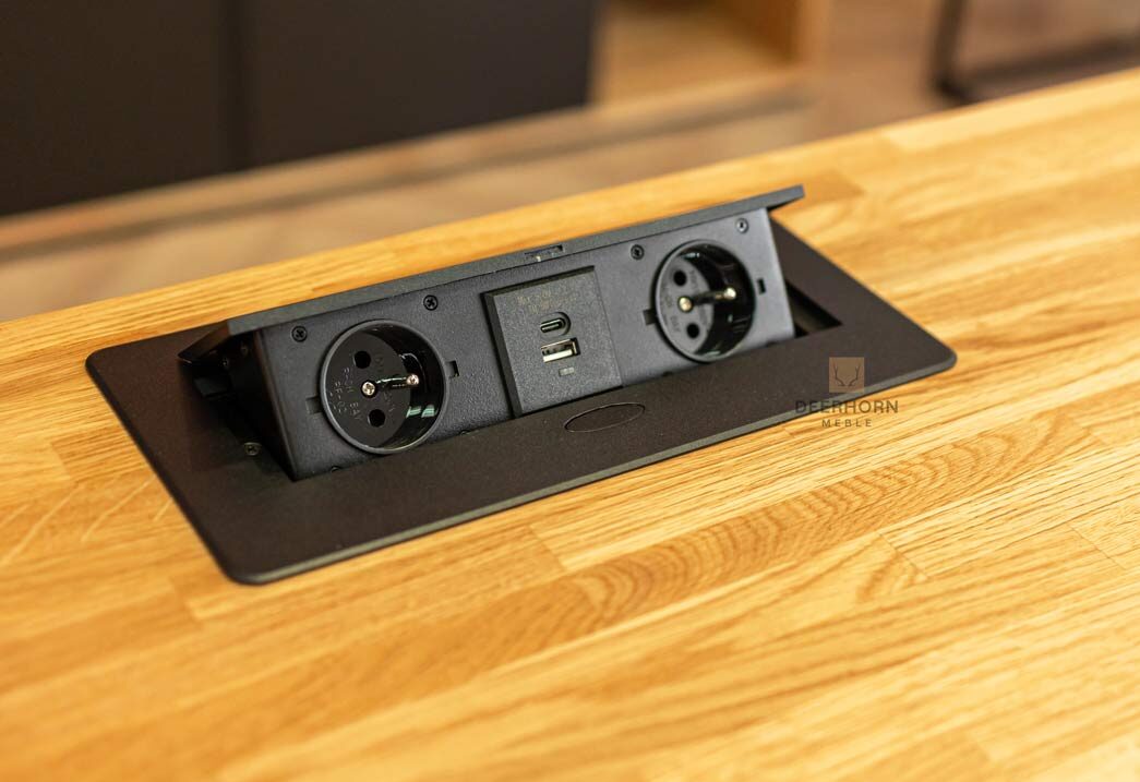 Schwarzes versenktes Tischverlängerungskabel mit USB-C