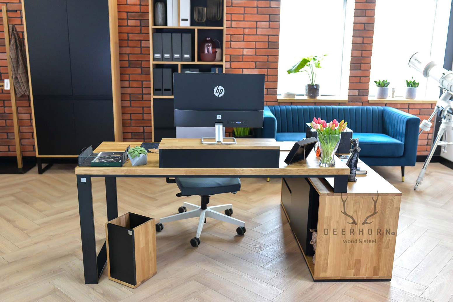 Schreibtisch-Erweiterung mit Holz-Loftplatte