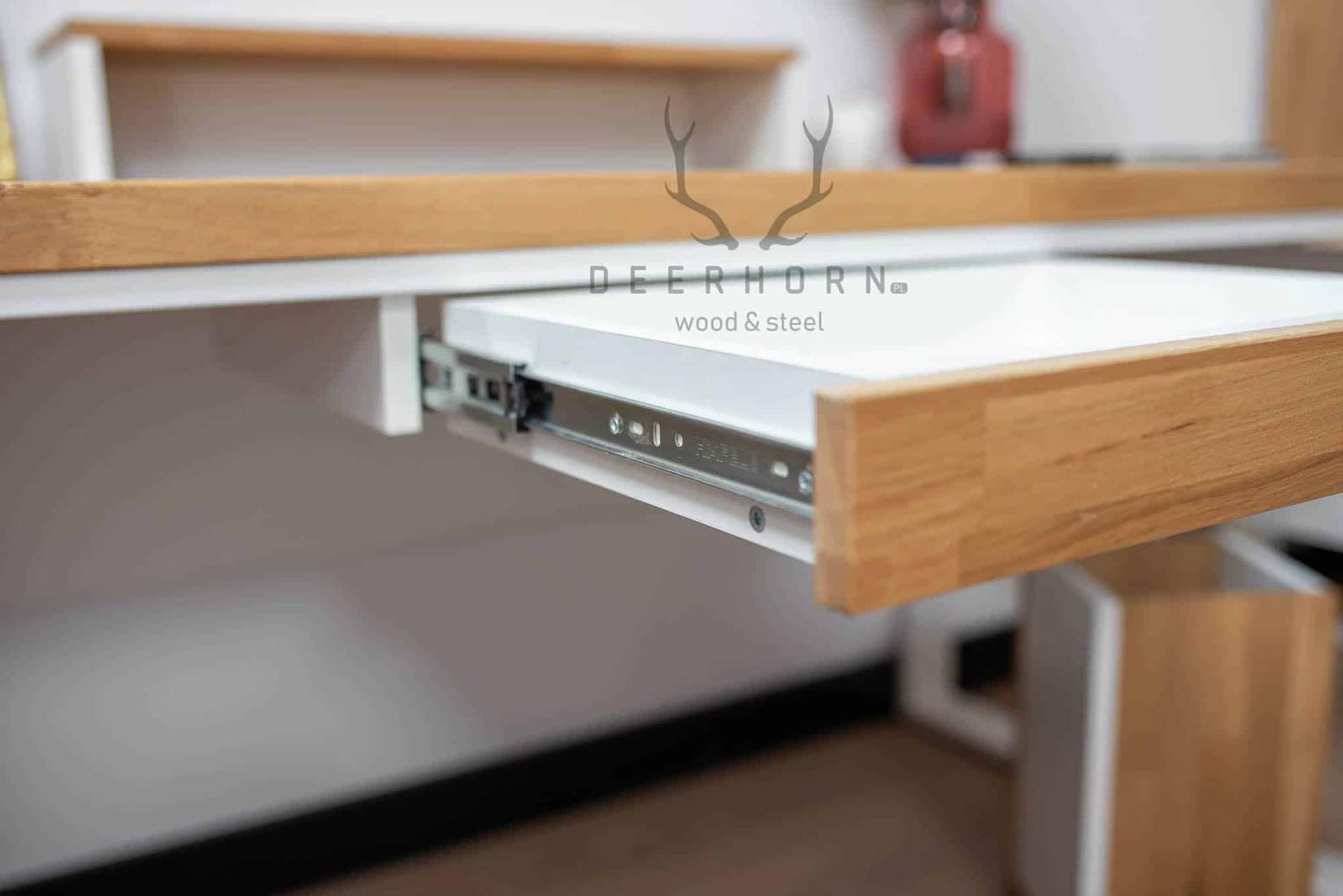 Kleine Schublade mit niedriger Front für Loft-Schreibtisch