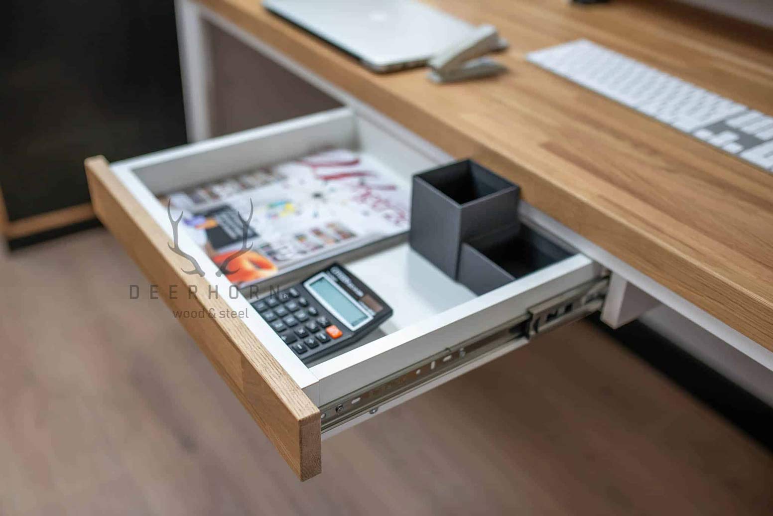 Kleine Schublade mit niedriger Front für Loft-Schreibtisch