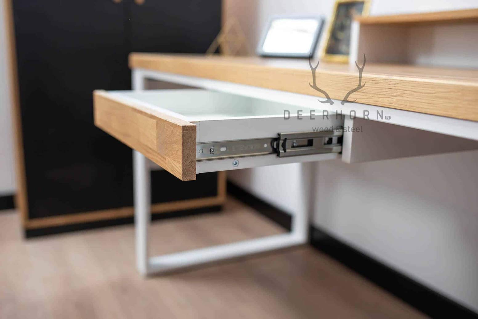 Kleine Schublade mit niedriger Front für Loft-Schreibtisch