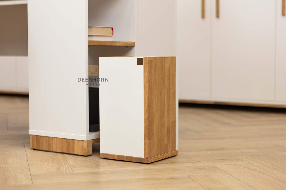 Weißer Büropapierkorb aus Holz und Karton