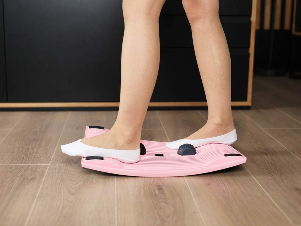 GYMBA Balance Board Fußstützen im Stehen und Sitzen